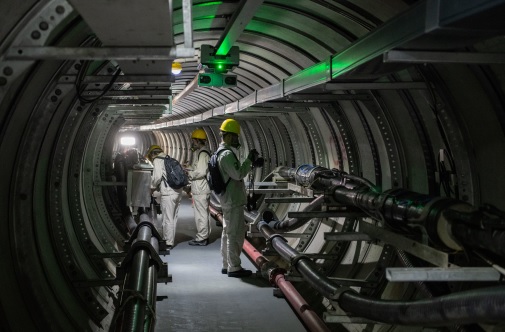 國網上海電力試運行全自動電纜隧道巡檢機器人系統